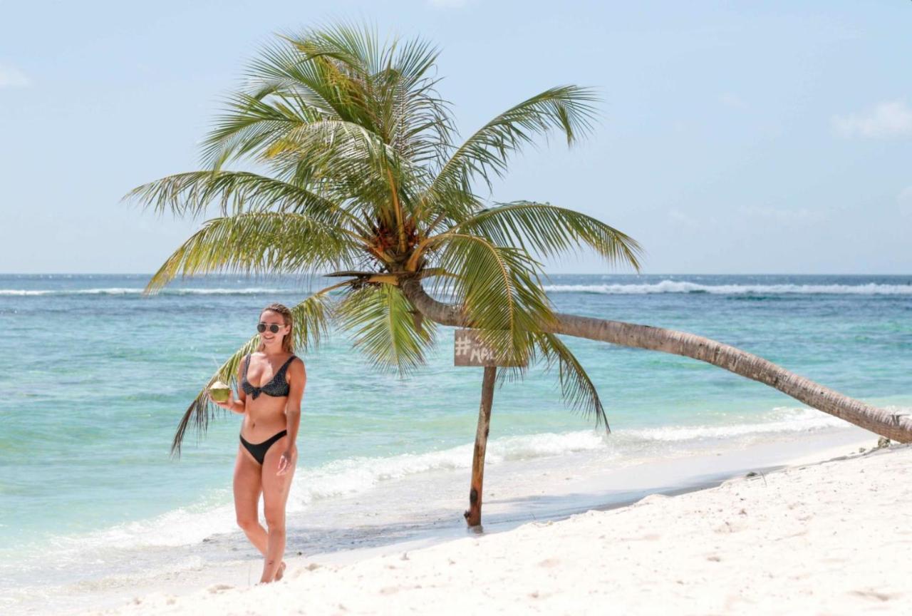 Palm Gate Maldives Hotel Тулусдоо Екстериор снимка