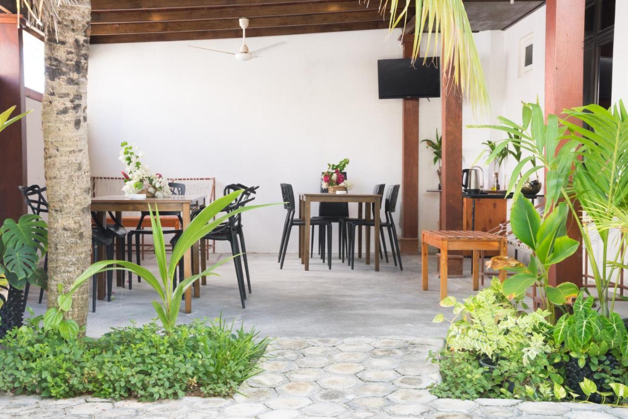 Palm Gate Maldives Hotel Тулусдоо Екстериор снимка