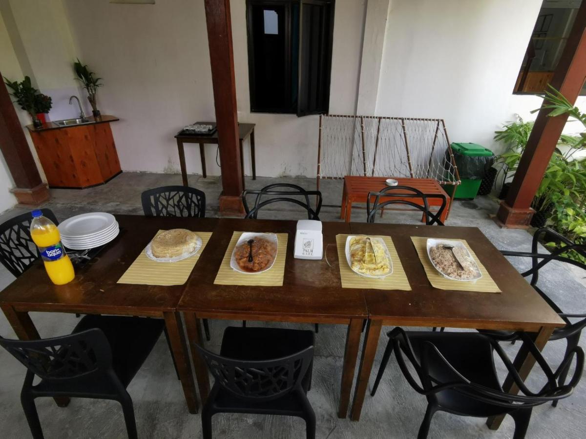 Palm Gate Maldives Hotel Тулусдоо Екстериор снимка