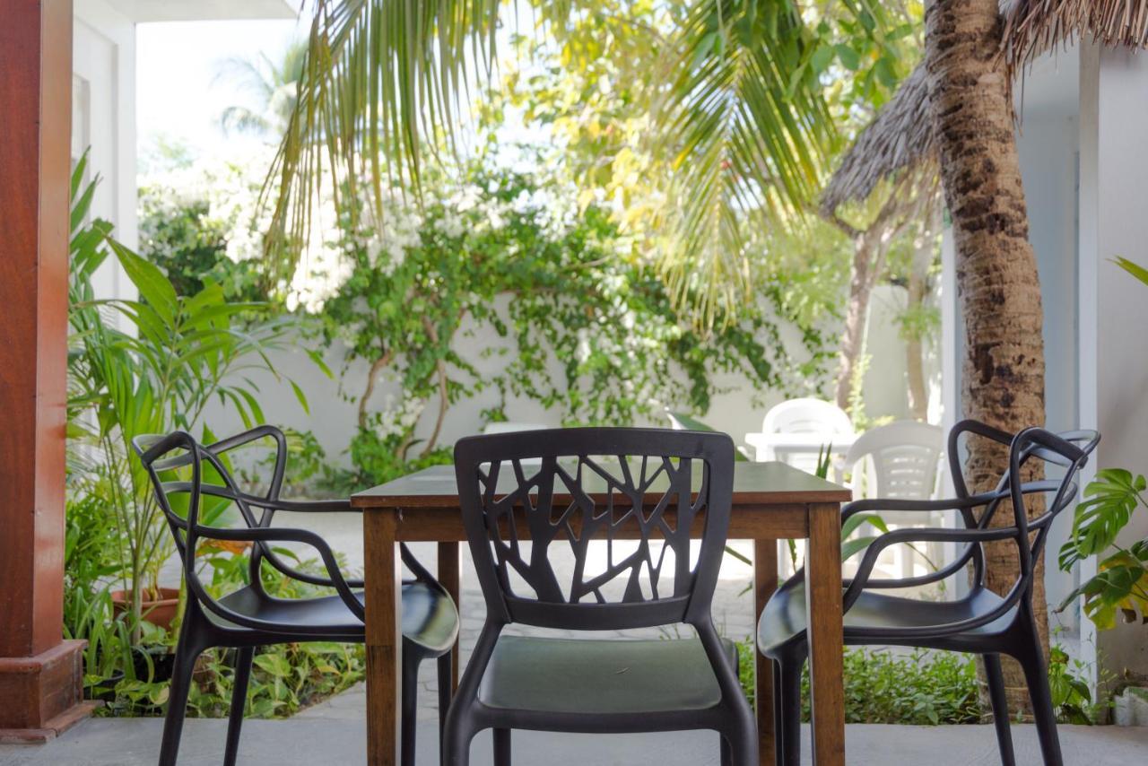 Palm Gate Maldives Hotel Тулусдоо Екстериор снимка