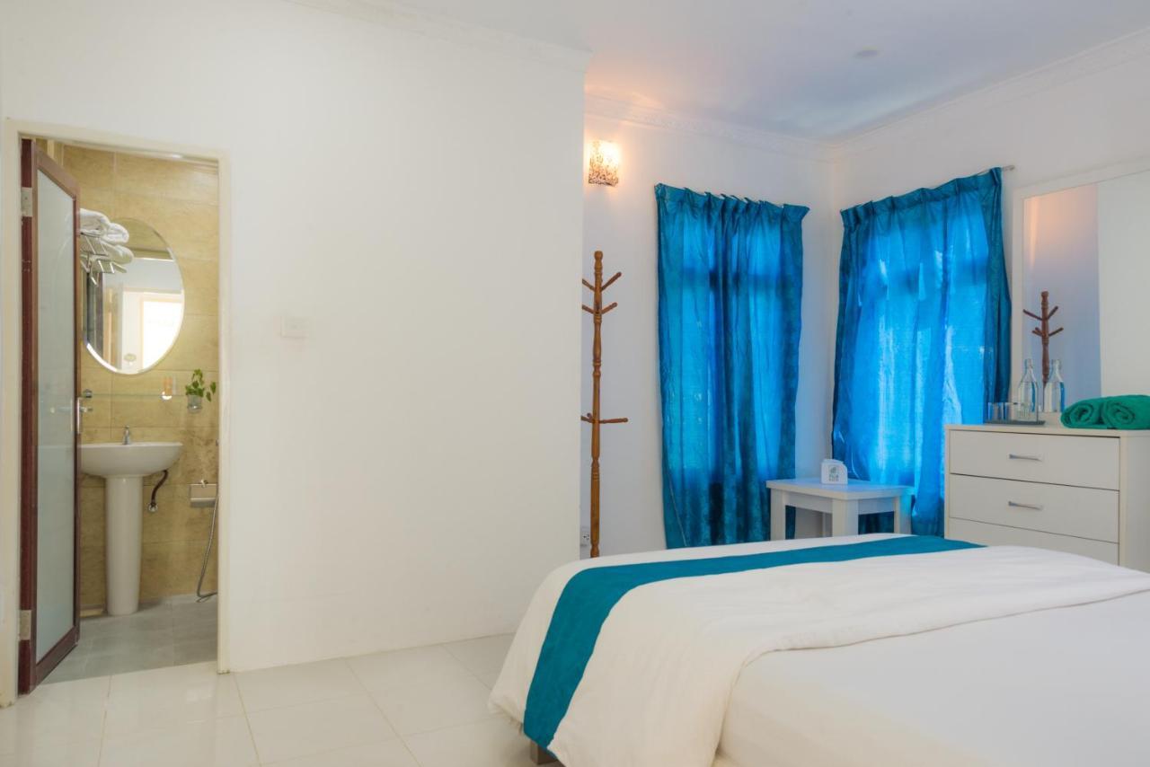Palm Gate Maldives Hotel Тулусдоо Екстериор снимка