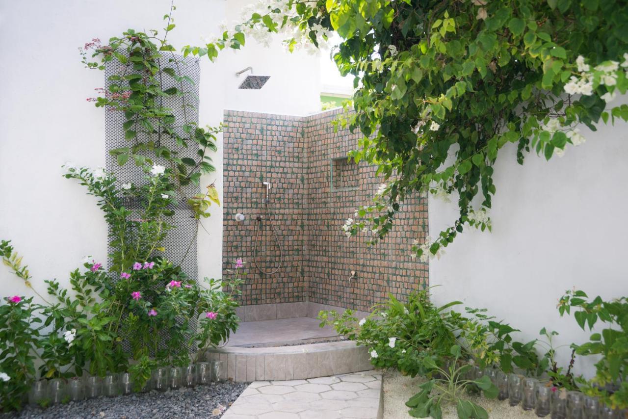 Palm Gate Maldives Hotel Тулусдоо Екстериор снимка